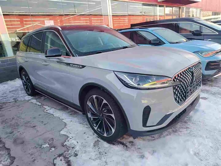 Фото 2 - Lincoln Aviator