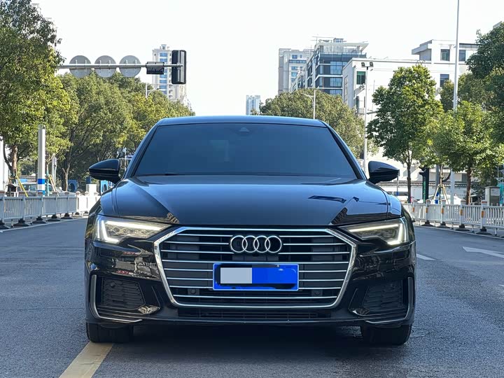 Фото 2 - Audi A6L