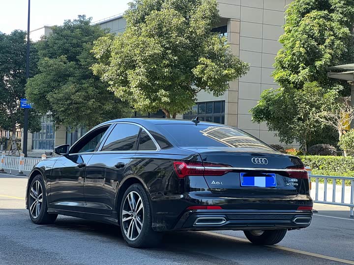 Фото 4 - Audi A6L