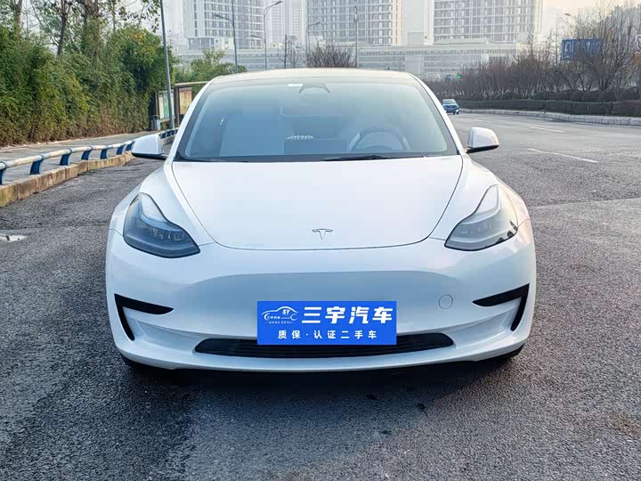Фото 2 - Tesla Model 3