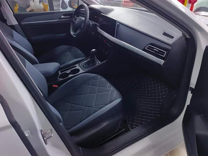 Фото 8 - Volkswagen Lavida