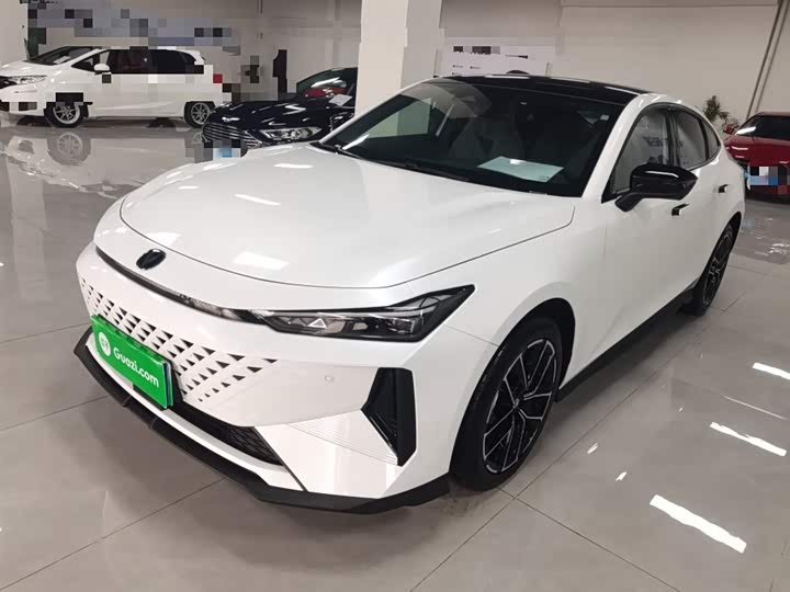 Фото 2 - Changan UNI-V Hybrid