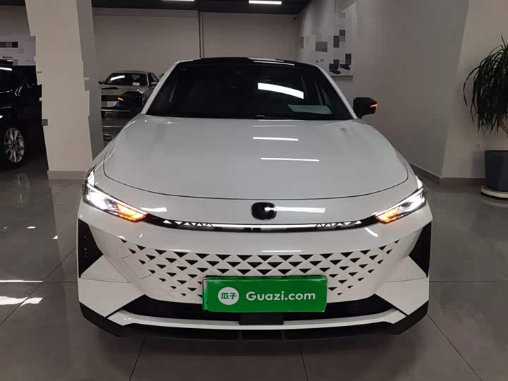 Фото 3 - Changan UNI-V Hybrid