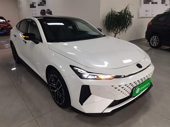 Фото 4 - Changan UNI-V Hybrid