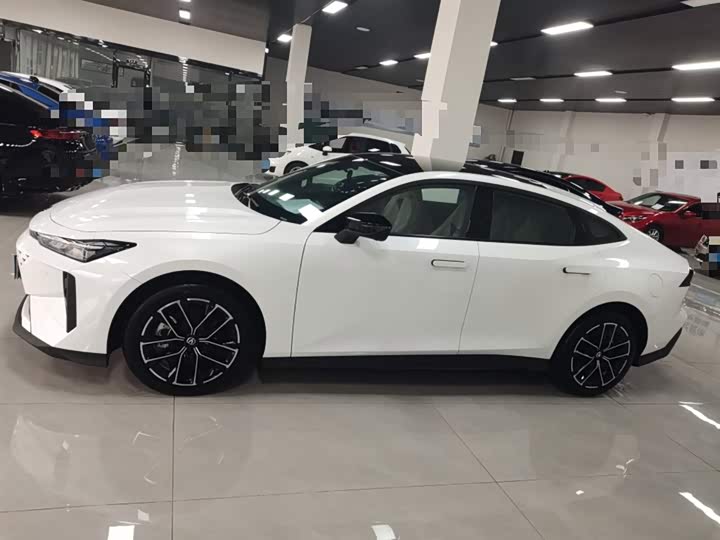 Фото 5 - Changan UNI-V Hybrid