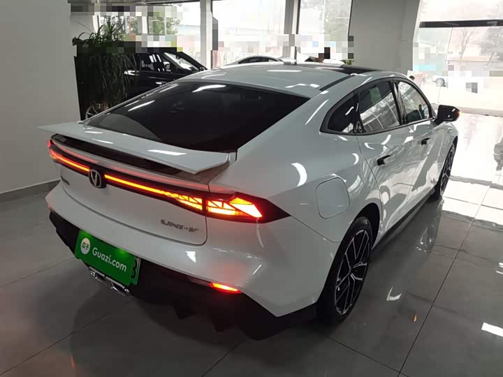 Фото 7 - Changan UNI-V Hybrid