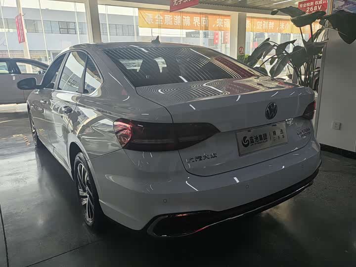 Фото 3 - Volkswagen Lavida