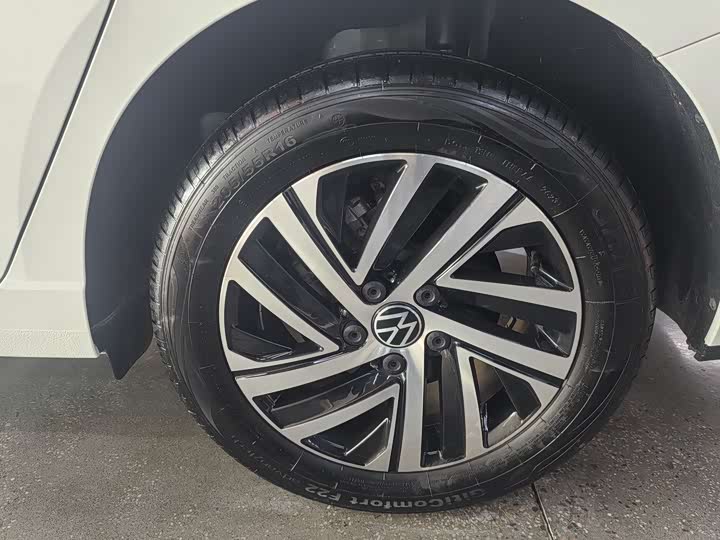 Фото 9 - Volkswagen Lavida