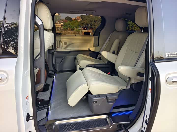 Фото 5 - Toyota Granvia