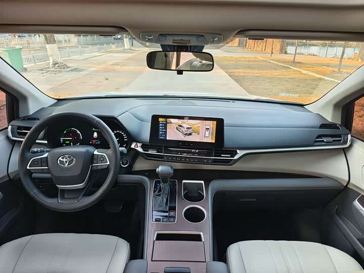 Фото 6 - Toyota Granvia