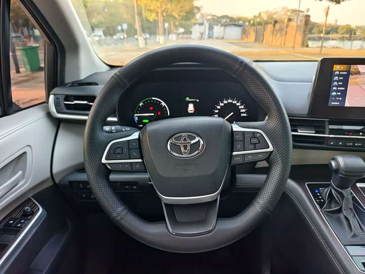 Фото 7 - Toyota Granvia