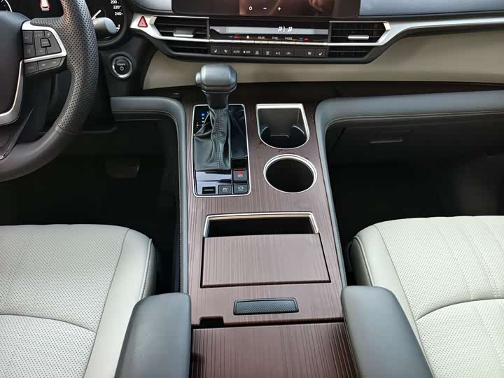 Фото 9 - Toyota Granvia