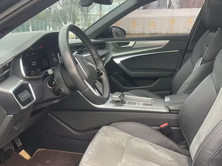 Фото 4 - Audi A6L