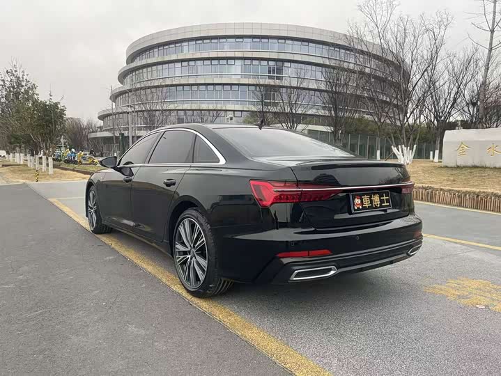 Фото 7 - Audi A6L