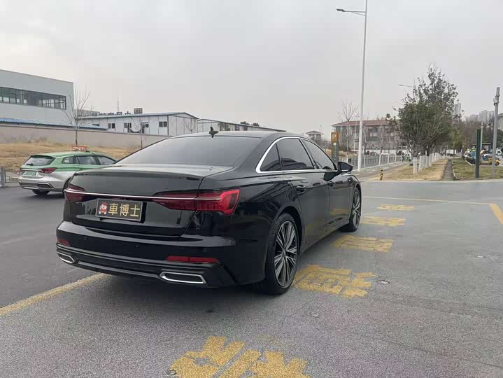 Фото 9 - Audi A6L