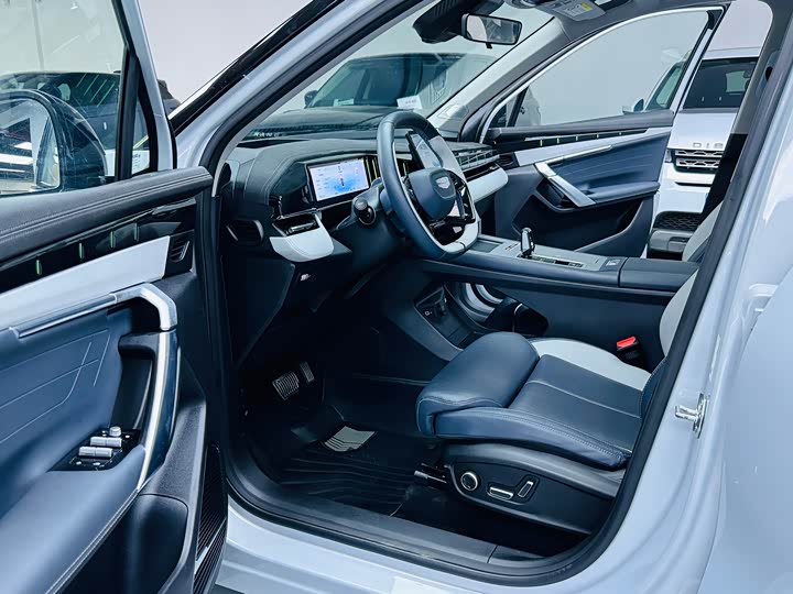 Фото 4 - Geely Atlas L