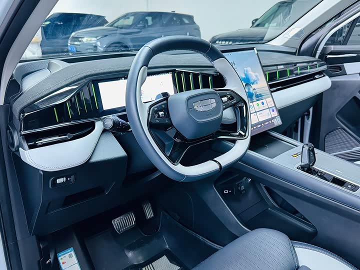 Фото 5 - Geely Atlas L