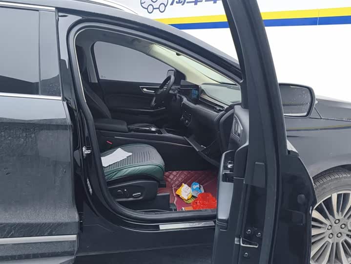 Фото 8 - Ford Edge