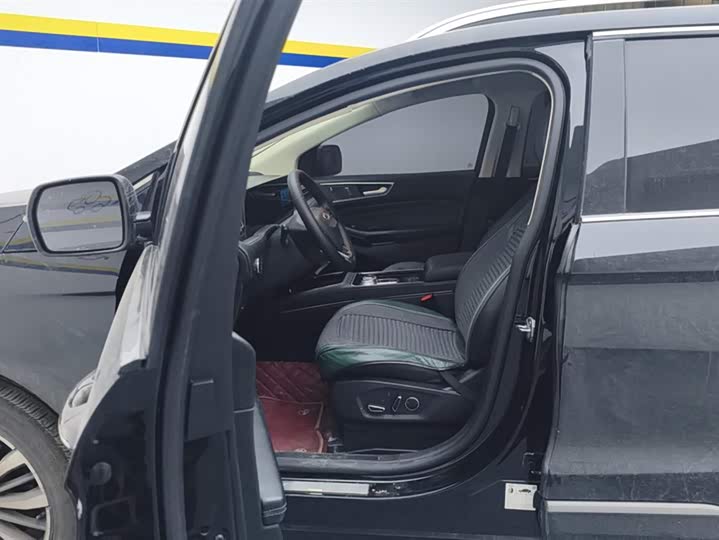 Фото 9 - Ford Edge