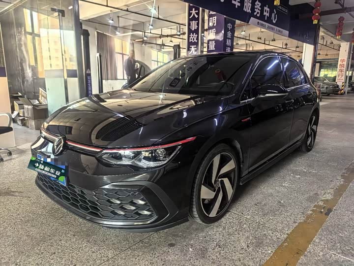 Фото 1 - Volkswagen Golf GTI