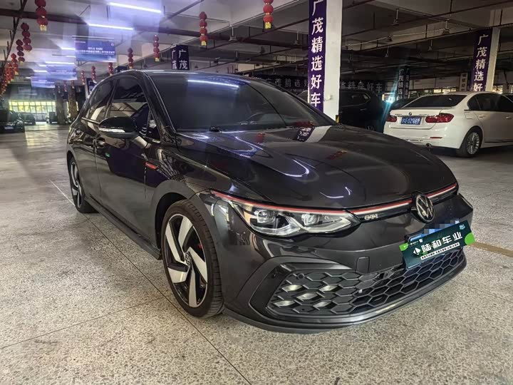 Фото 6 - Volkswagen Golf GTI