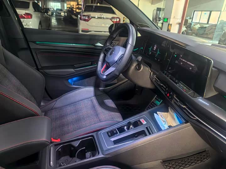 Фото 7 - Volkswagen Golf GTI