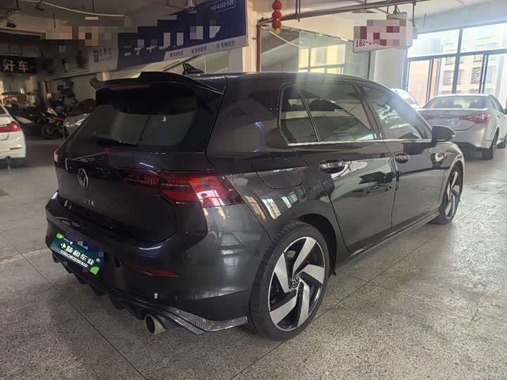 Фото 8 - Volkswagen Golf GTI