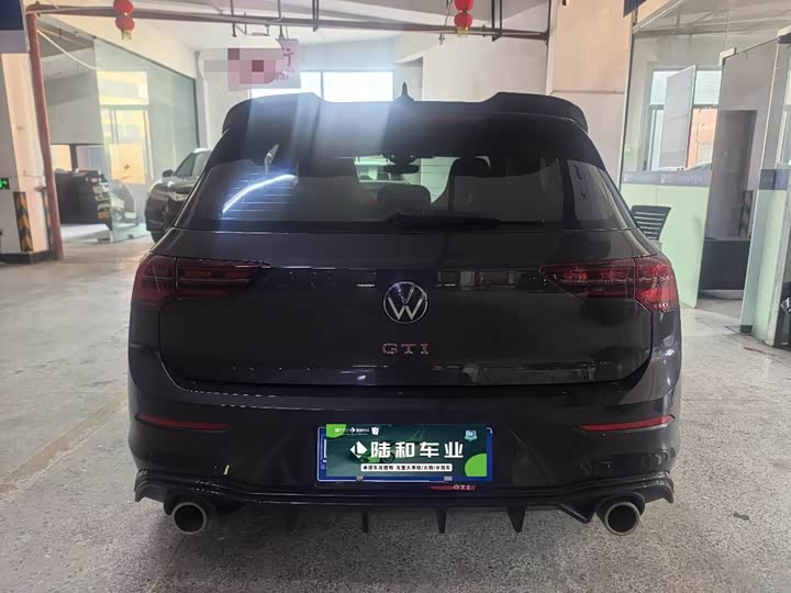 Фото 9 - Volkswagen Golf GTI