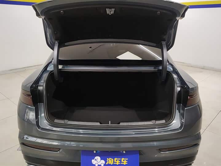 Фото 4 - Geely Preface