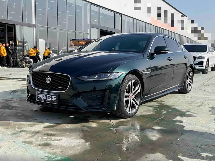 Фото 1 - Jaguar XE L