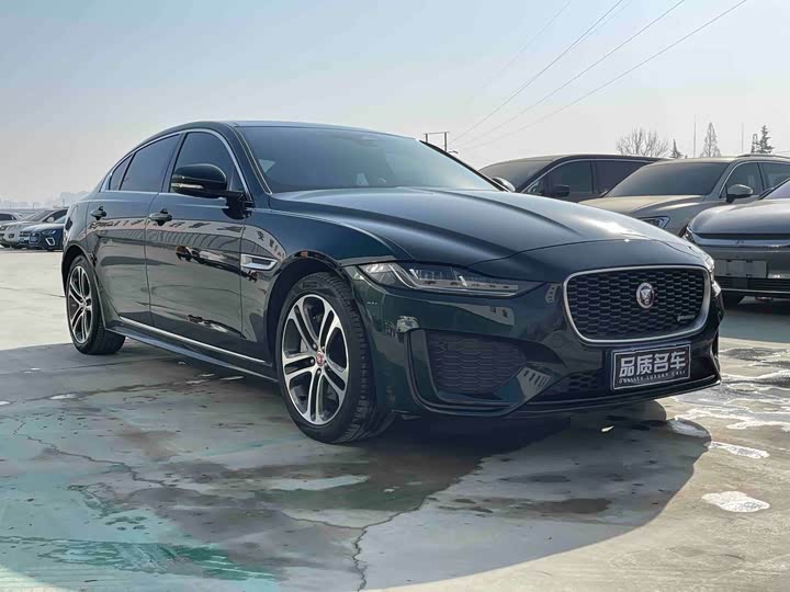 Фото 3 - Jaguar XE L