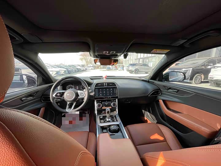 Фото 5 - Jaguar XE L