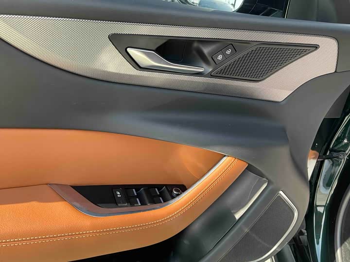 Фото 7 - Jaguar XE L