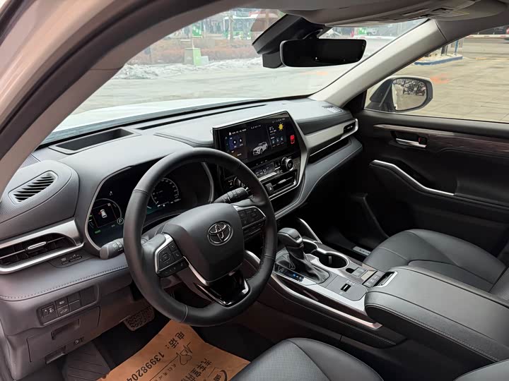 Фото 4 - Toyota Highlander