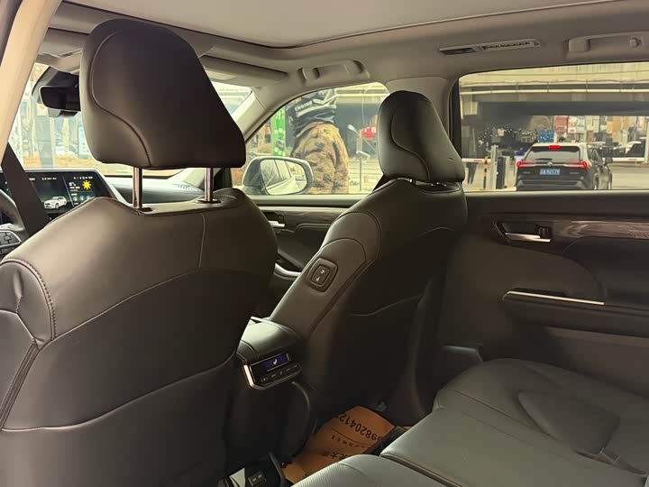 Фото 6 - Toyota Highlander