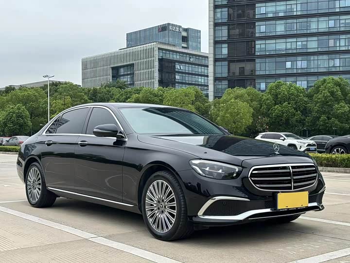 Фото 3 - Mercedes-Benz E-Class