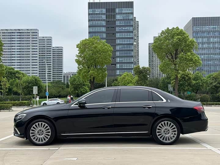 Фото 4 - Mercedes-Benz E-Class