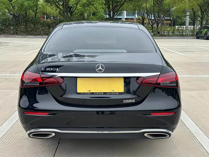 Фото 5 - Mercedes-Benz E-Class