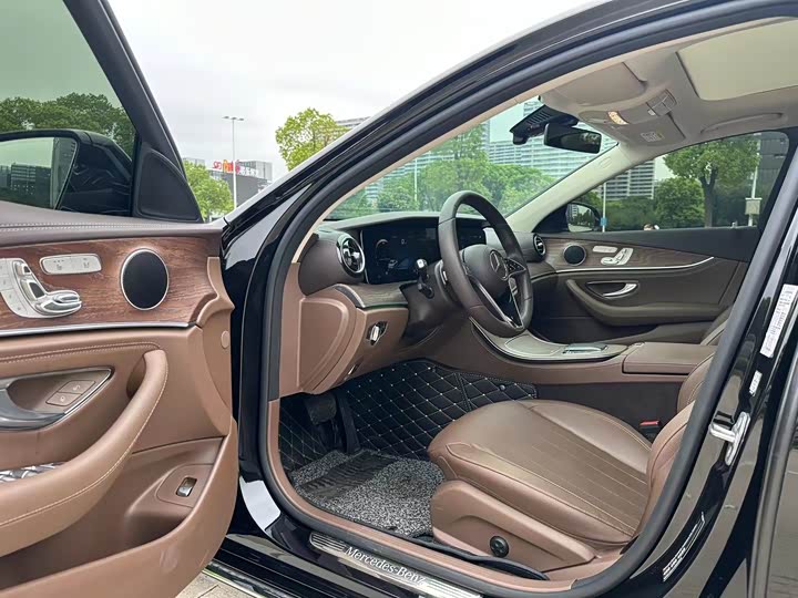 Фото 6 - Mercedes-Benz E-Class