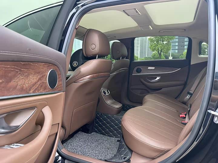 Фото 7 - Mercedes-Benz E-Class