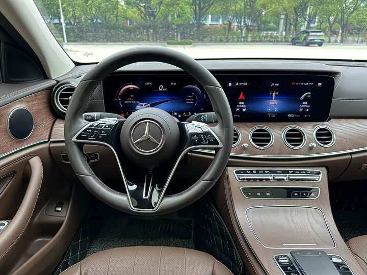 Фото 8 - Mercedes-Benz E-Class