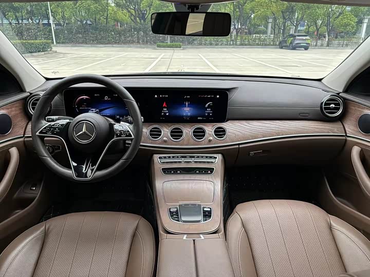 Фото 9 - Mercedes-Benz E-Class