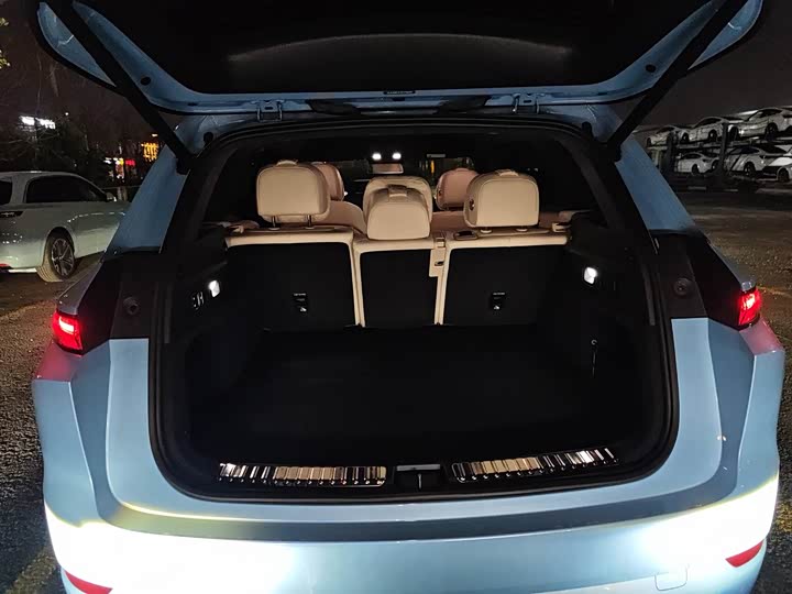 Фото 8 - LiXiang L7