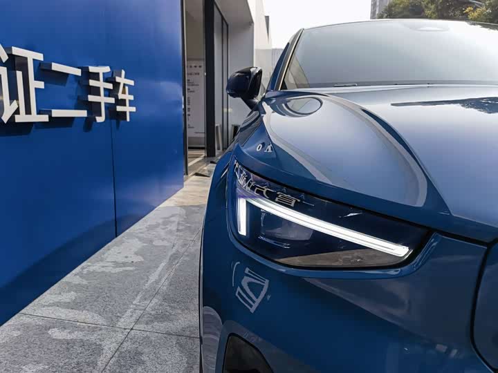 Фото 3 - Volvo C40