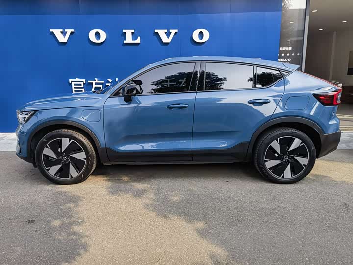 Фото 4 - Volvo C40