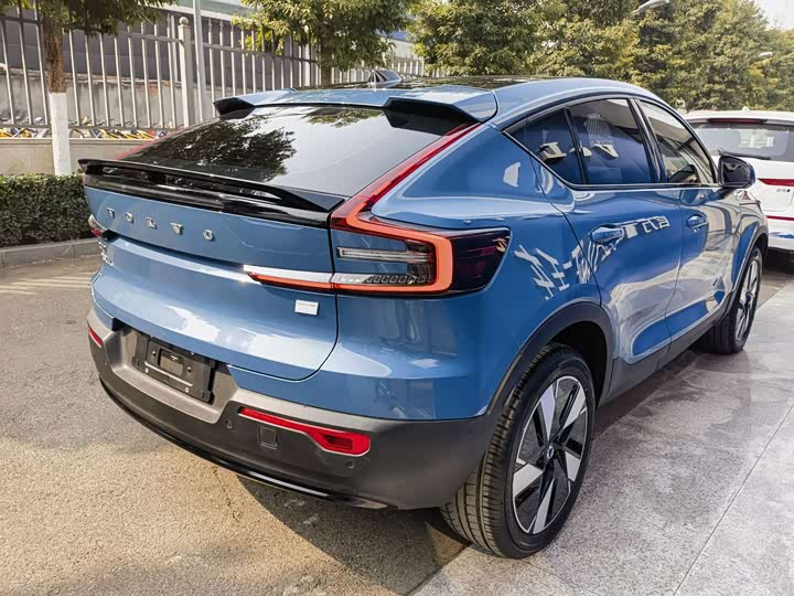 Фото 5 - Volvo C40