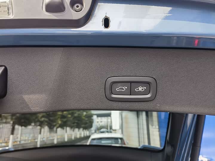 Фото 6 - Volvo C40