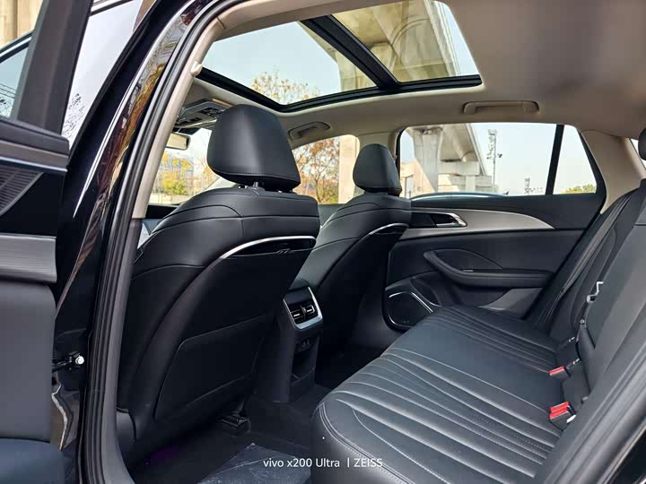 Фото 5 - Hongqi H5