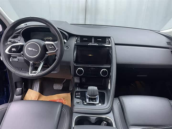 Фото 9 - Jaguar E-Pace