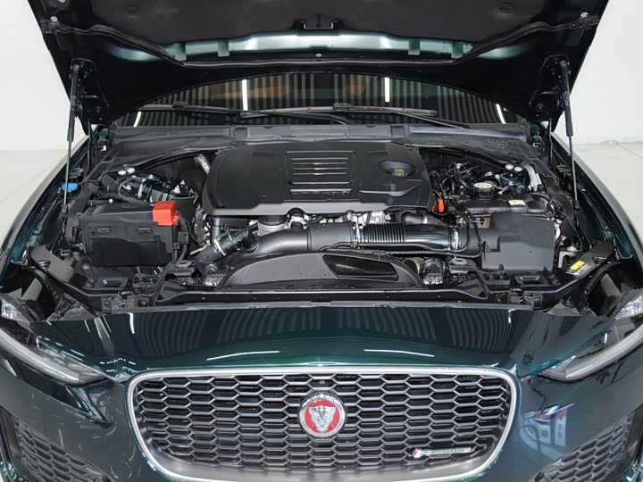 Фото 6 - Jaguar XE L